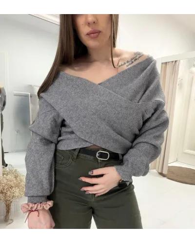 Sweter "Cross Me" – prążkowany z kopertowym dekoltem