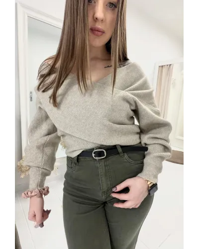 Sweter "Cross Me" – prążkowany z kopertowym dekoltem