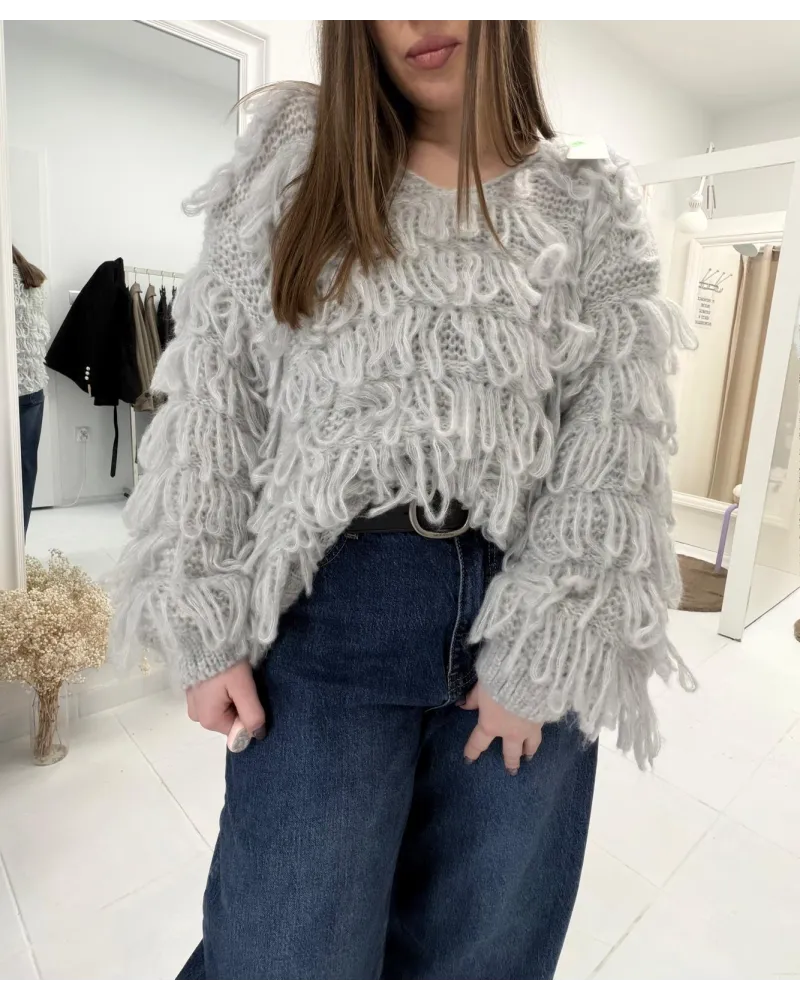 Sweter „Fringe Mood” – puszysty sweter z frędzlami