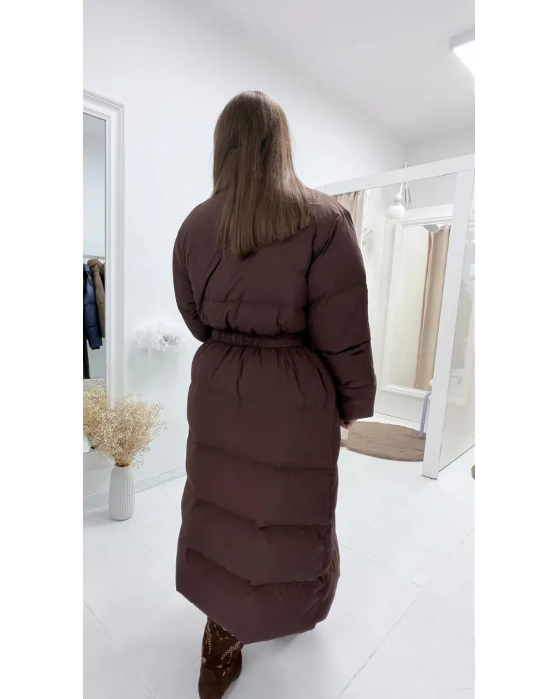 Kurtka „Puffy Long Brown” – długa, ultraciepła puchówka w kolorze czekoladowym