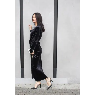 Sukienka „Velvet Desire” – welurowa sukienka z wiązaniem i rozcięciem